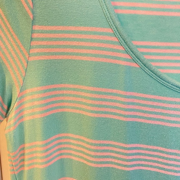 Lula Roe Tee - Picture 4 of 5